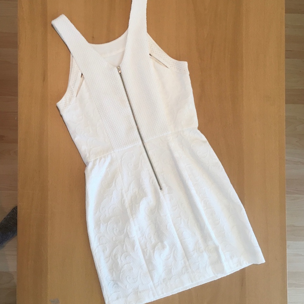 Sleeveless white dress - Picture 2 of 8